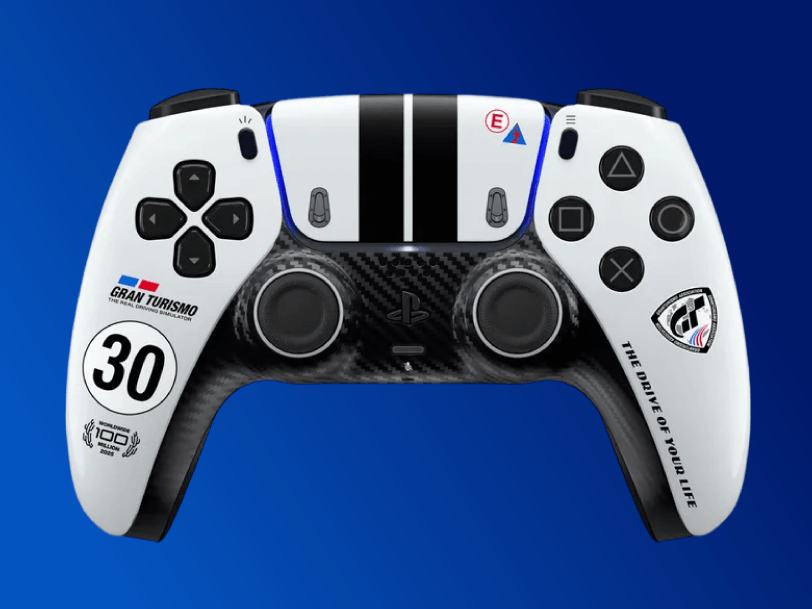 Gran Turismo 7 estrena Spec IV y anuncia un DualSense especial.